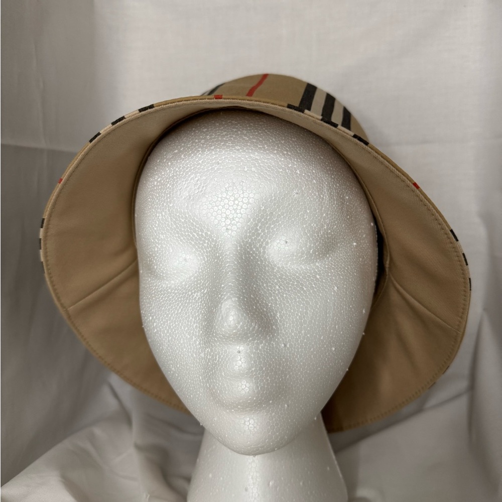 Burberry Beige bucket  Hat